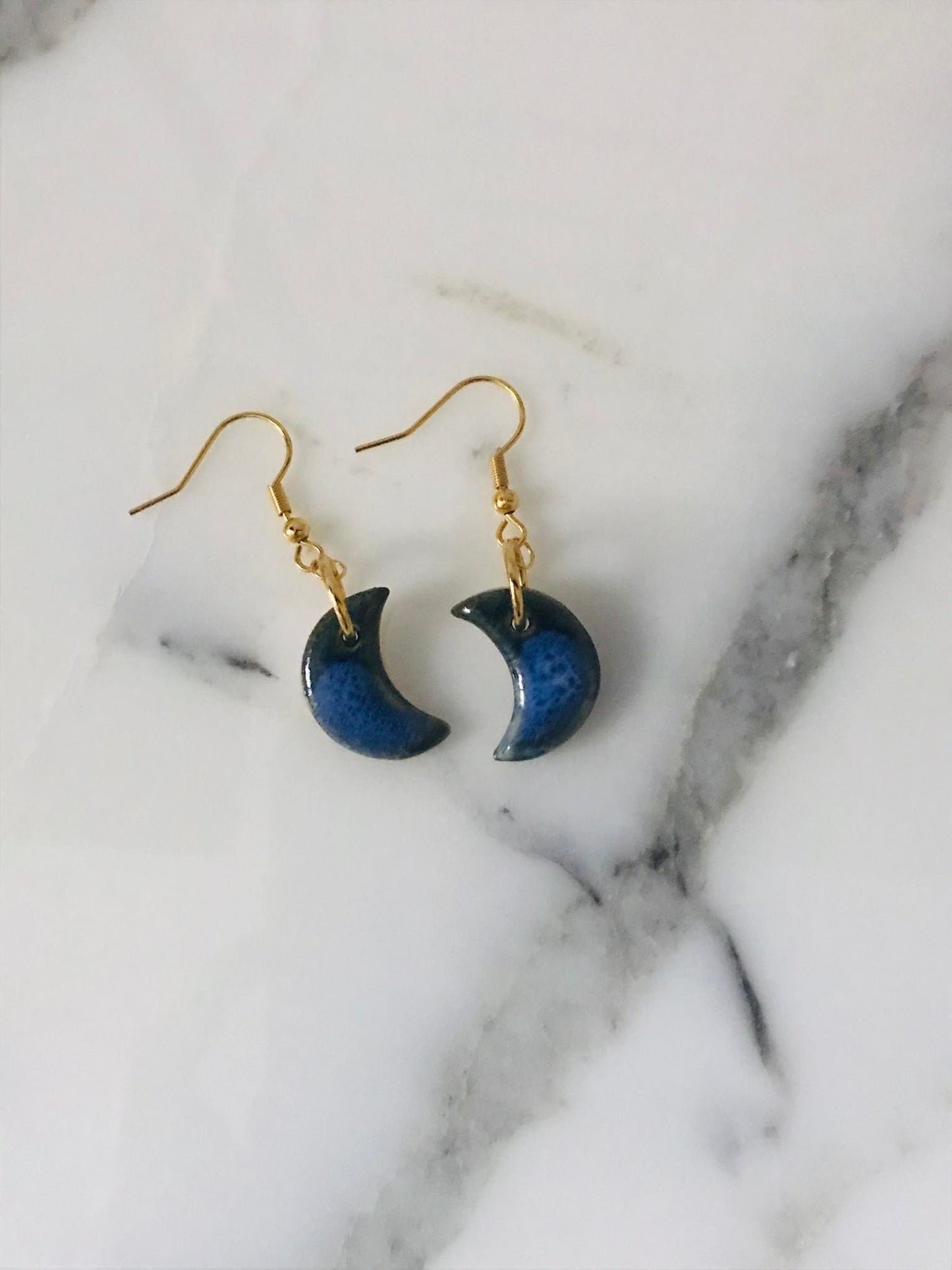 Hanging Moon earrings, Vague marine écumeuse