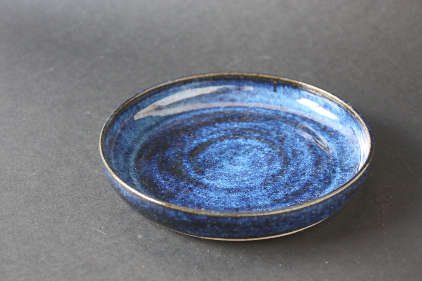 Small plate with raised edge, Vague marine