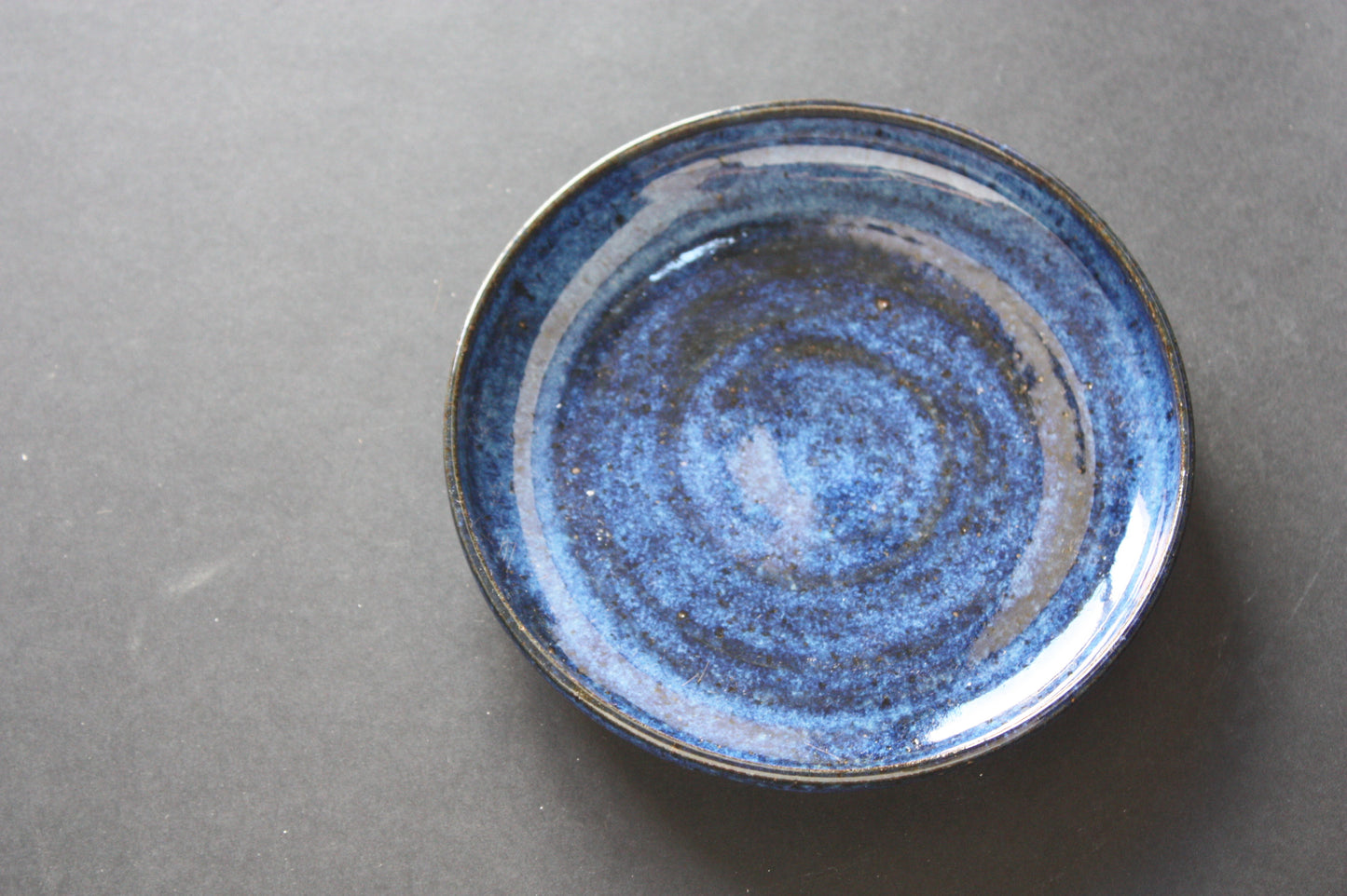 Small plate with raised edge, Vague marine