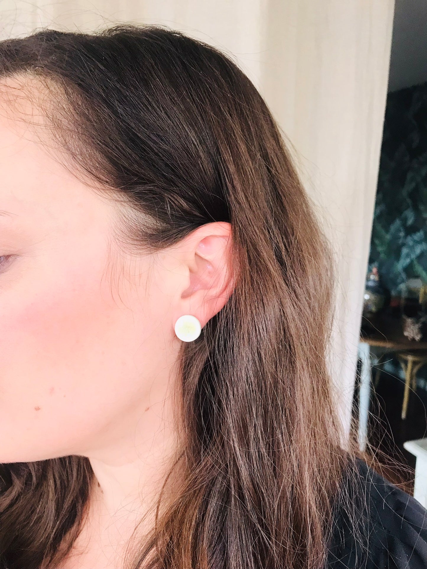 Dot earrings, écume de mer